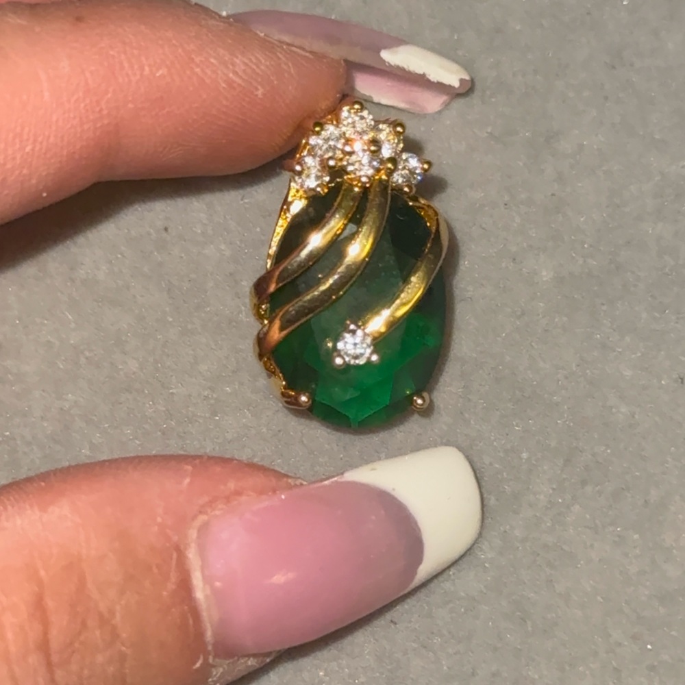 Elegant Gold and Green Gemstone earrings and pendant